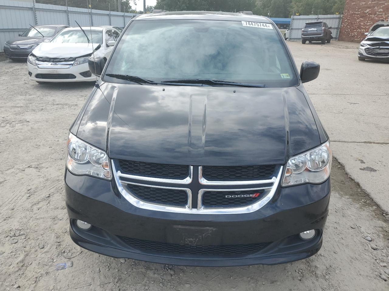 2C4RDGCG2JR307299 2018 Dodge Grand Caravan Sxt