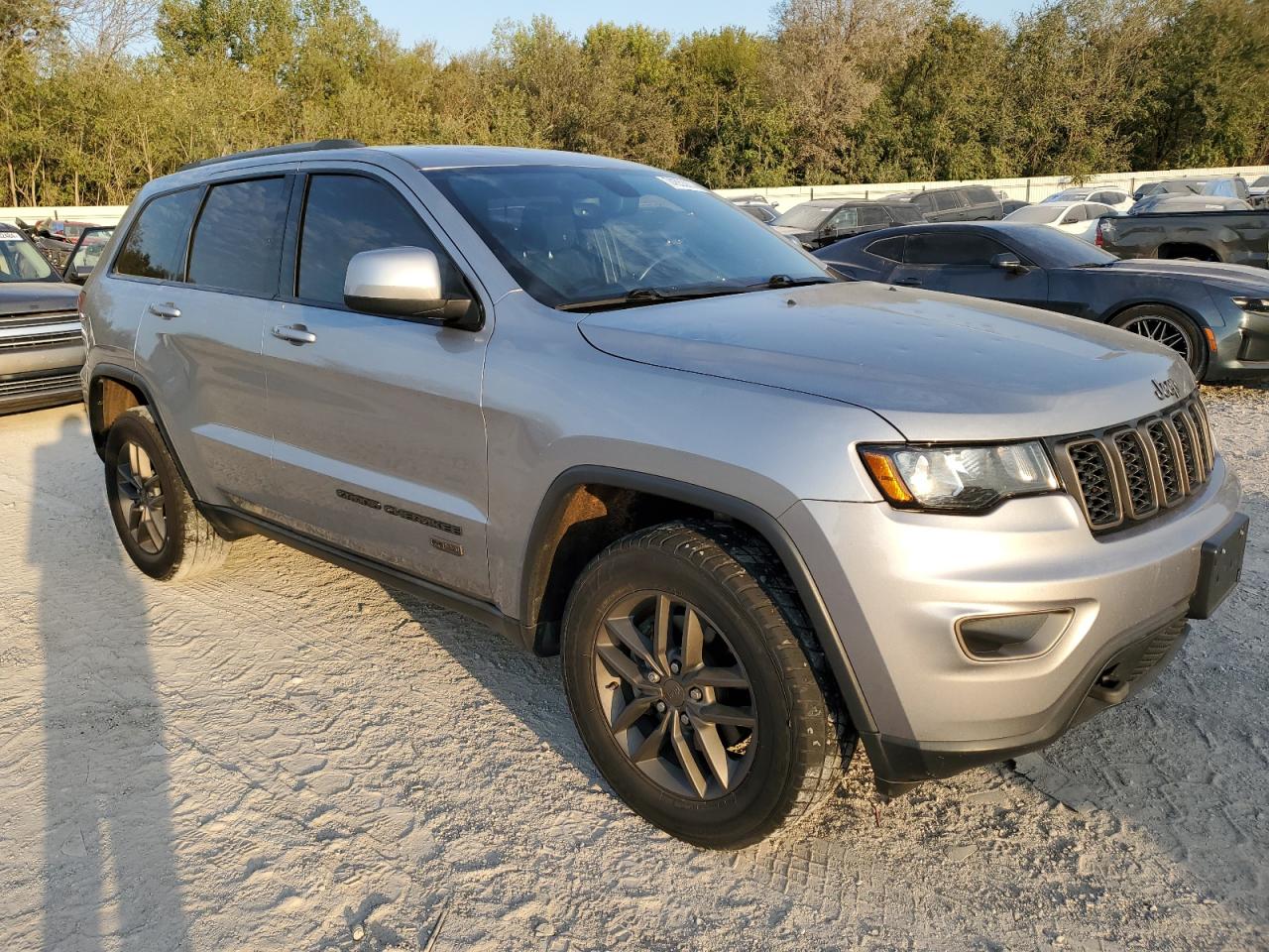 2017 Jeep Grand Cherokee - Image 4