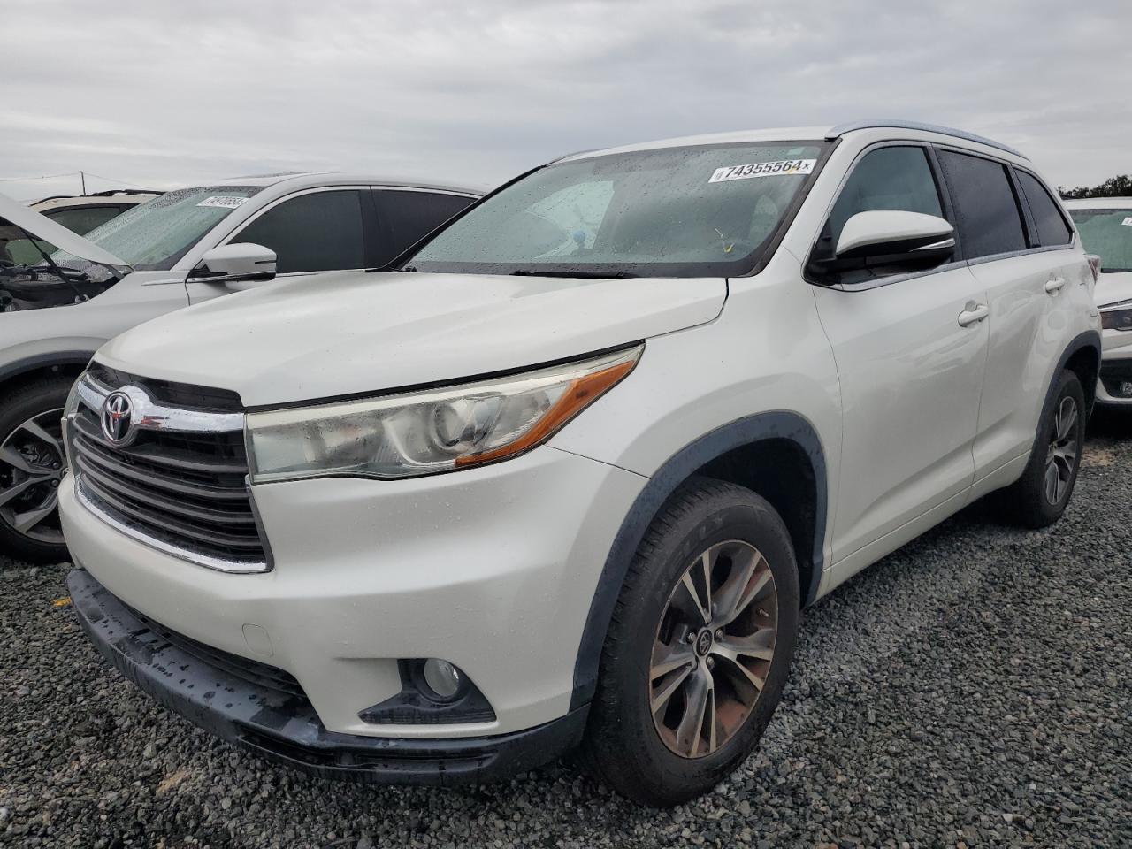 2016 Toyota Highlander - Image 1
