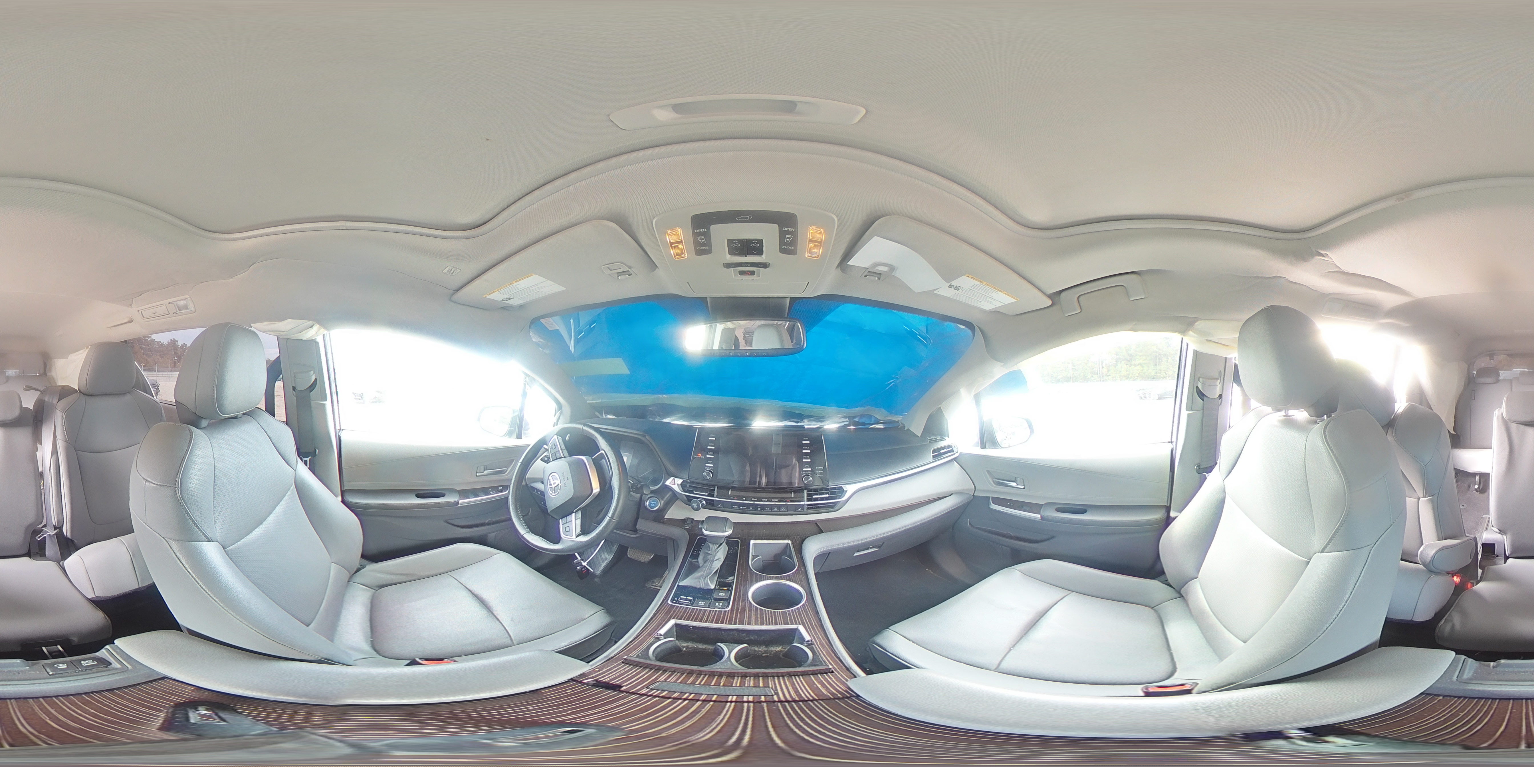 2022 Toyota Sienna - Image 13