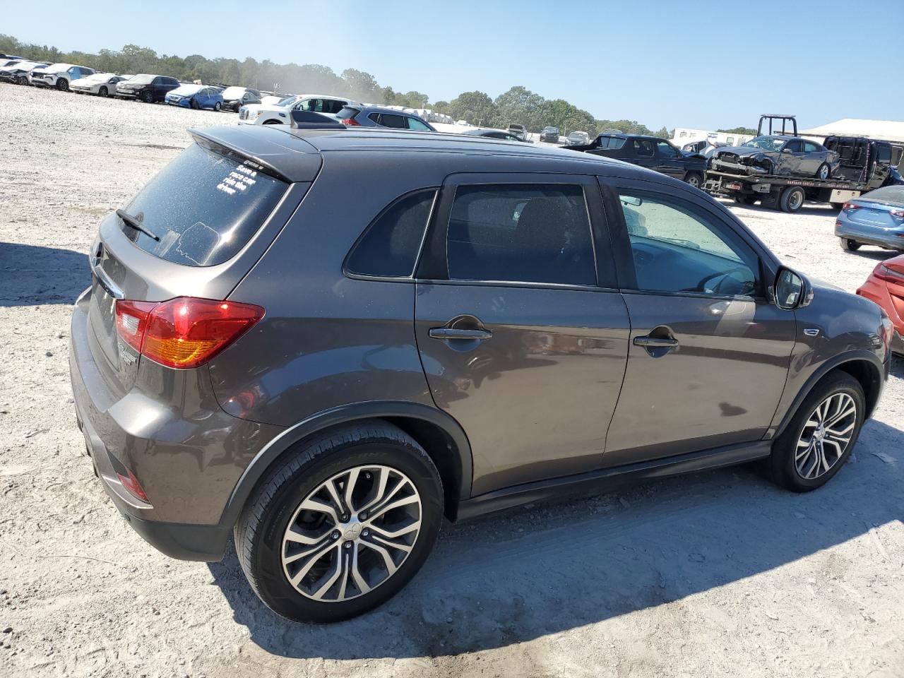 2018 Mitsubishi Outlander - Image 3