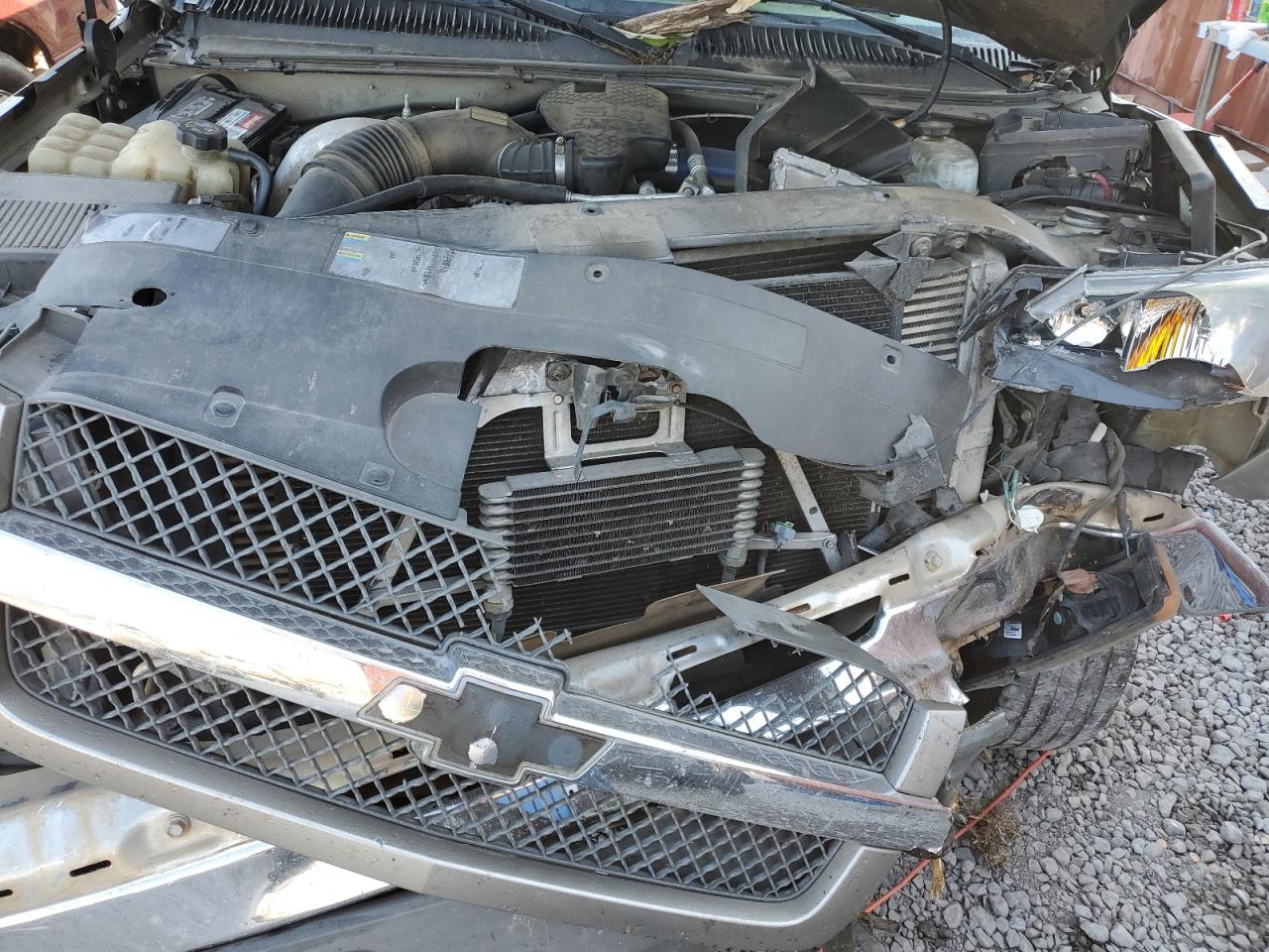 2003 Chevrolet Silverado - Image 11
