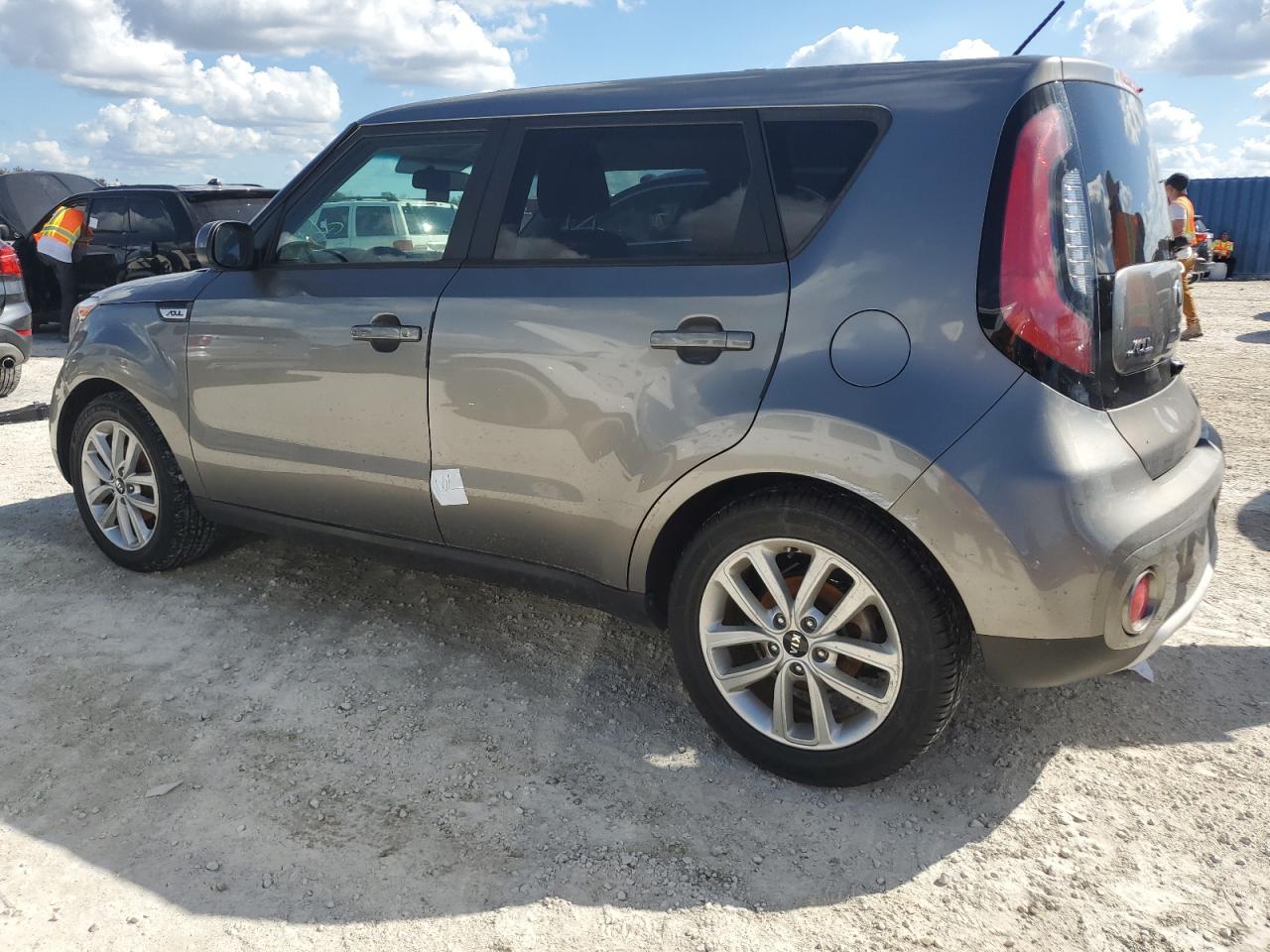 VIN KNDJP3A5XH7429113 2017 KIA SOUL no.2