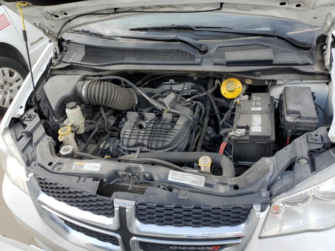 2019 Dodge Caravan - Image 12