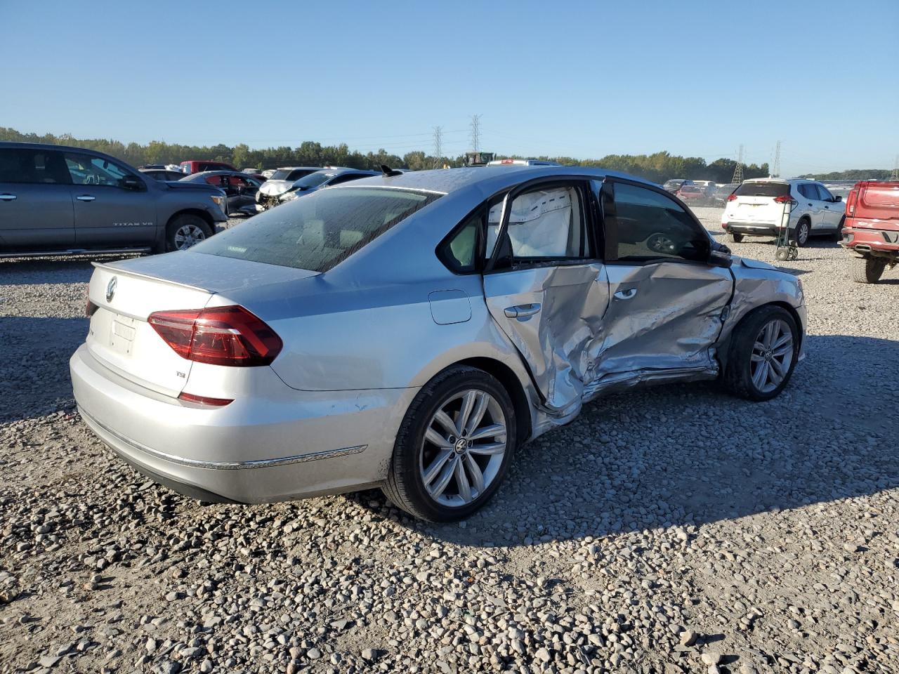 2019 Volkswagen Passat - Image 3