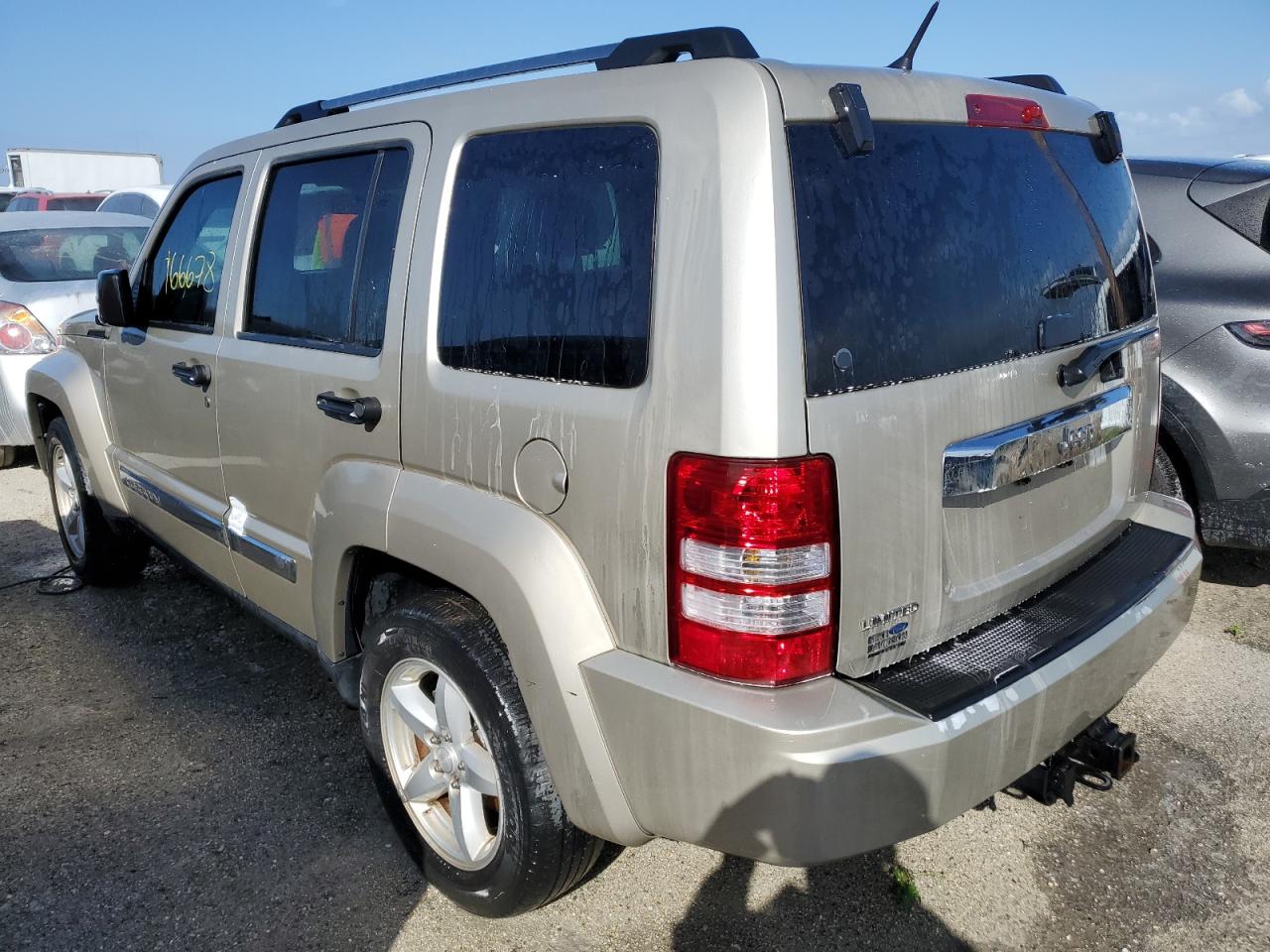 2011 Jeep Liberty (North America) - Image 2