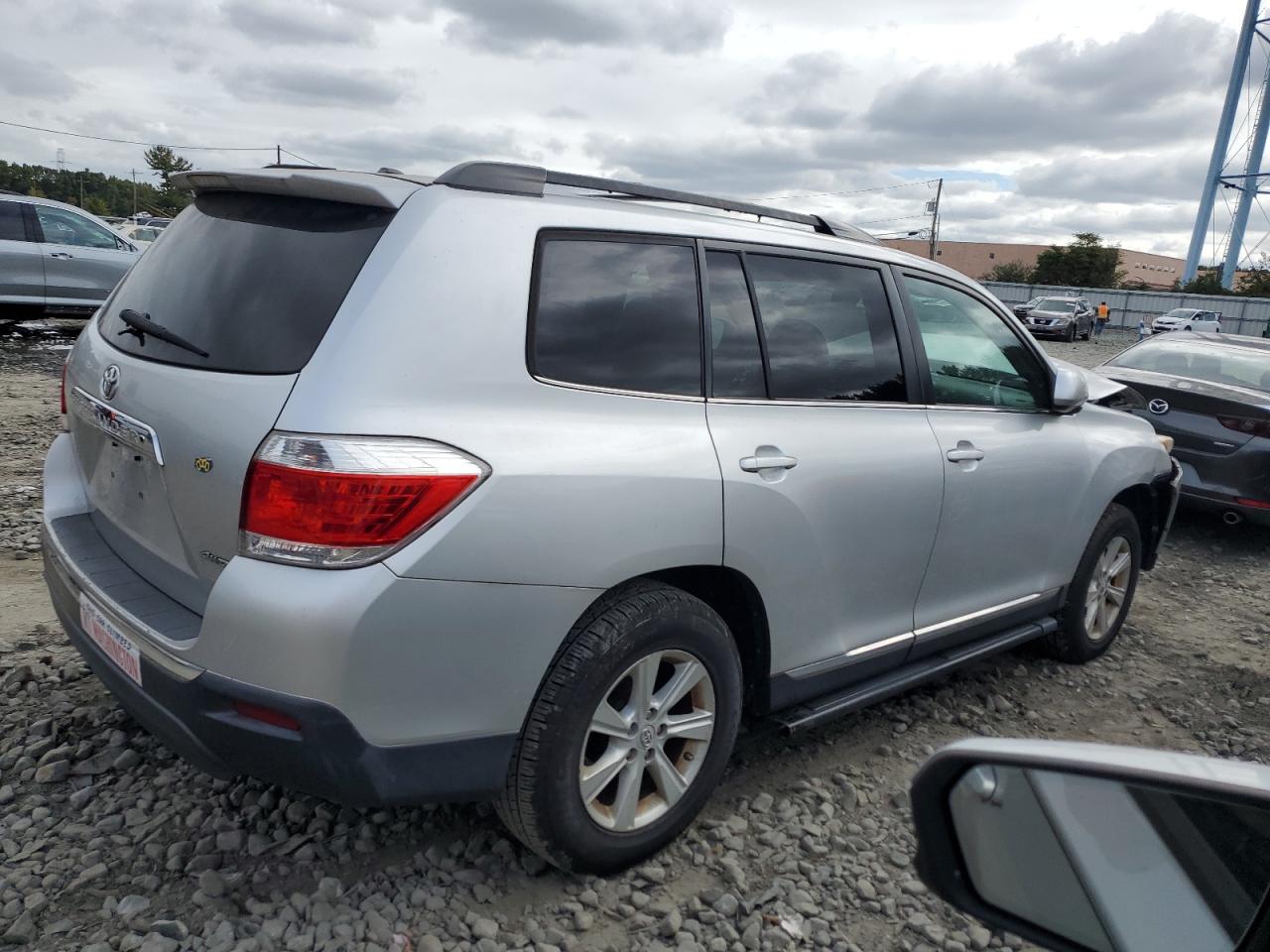 2011 Toyota Highlander Base VIN: 5TDBK3EH9BS064413 Lot: 74080614