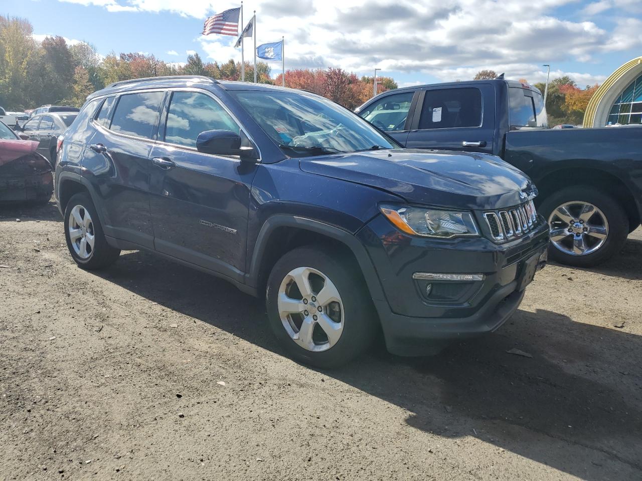 VIN 3C4NJDBB9KT678681 2019 JEEP COMPASS no.4