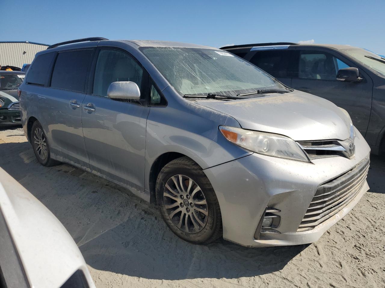 2018 Toyota Sienna - Image 4
