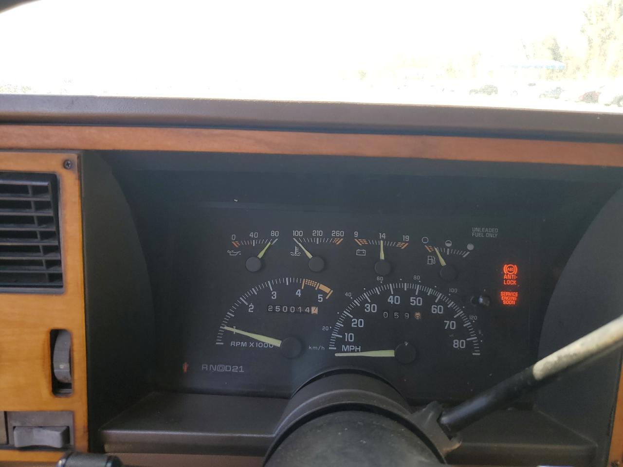 1994 Chevrolet Suburban - Image 9