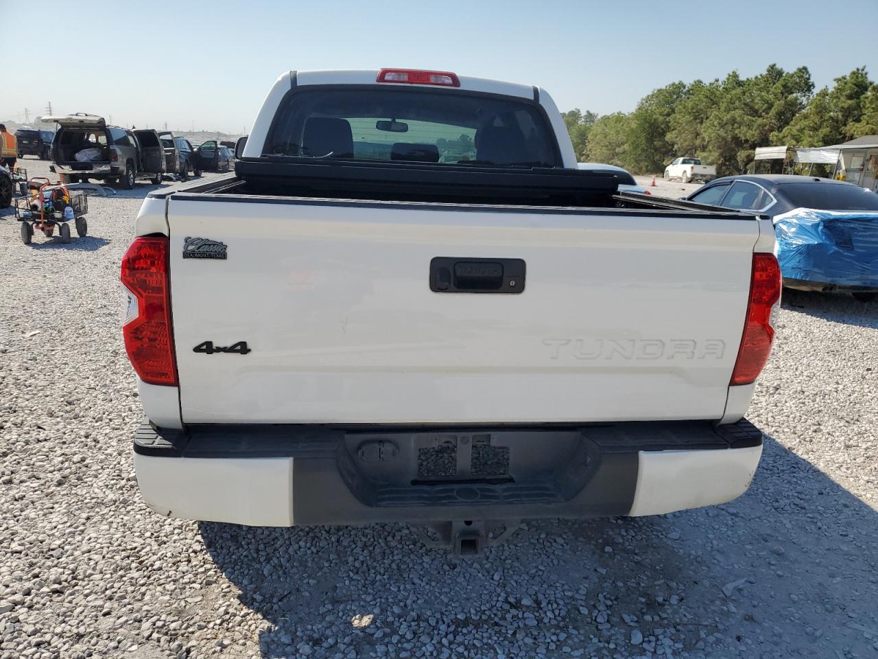 5TFDW5F1XGX528692 2016 Toyota Tundra Crewmax Sr5