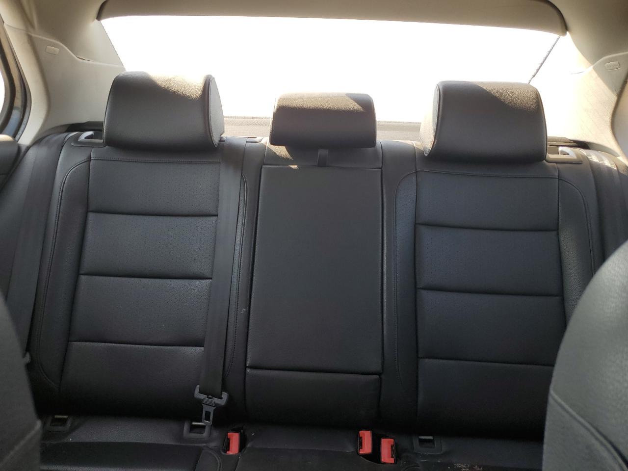 2010 Volkswagen Jetta - Image 10