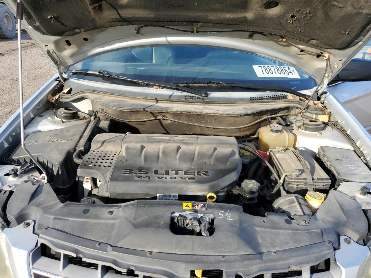 2005 Chrysler Pacifica - Image 12