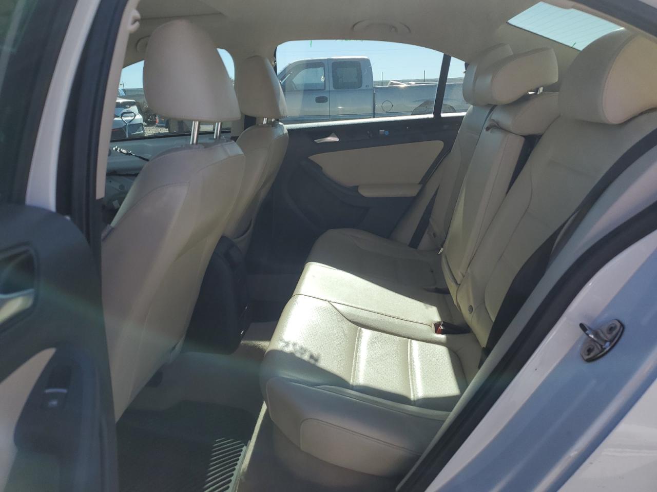 2015 Volkswagen Jetta - Image 10
