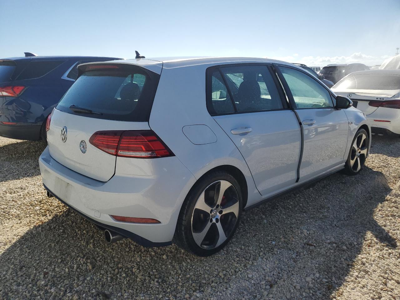 VIN 3VW5T7AU4KM030820 2019 VOLKSWAGEN GTI no.3