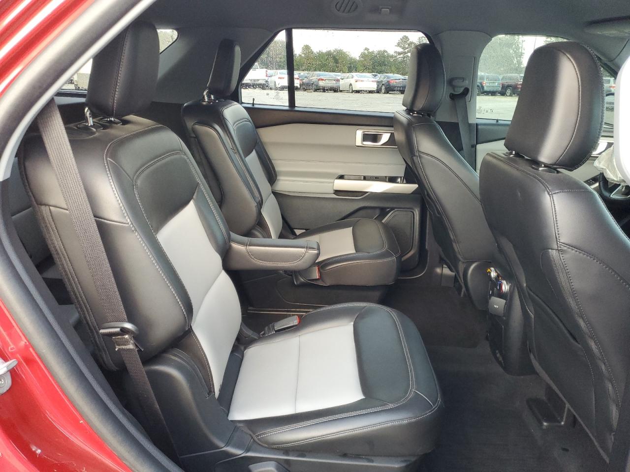 2022 Ford Explorer - Image 11