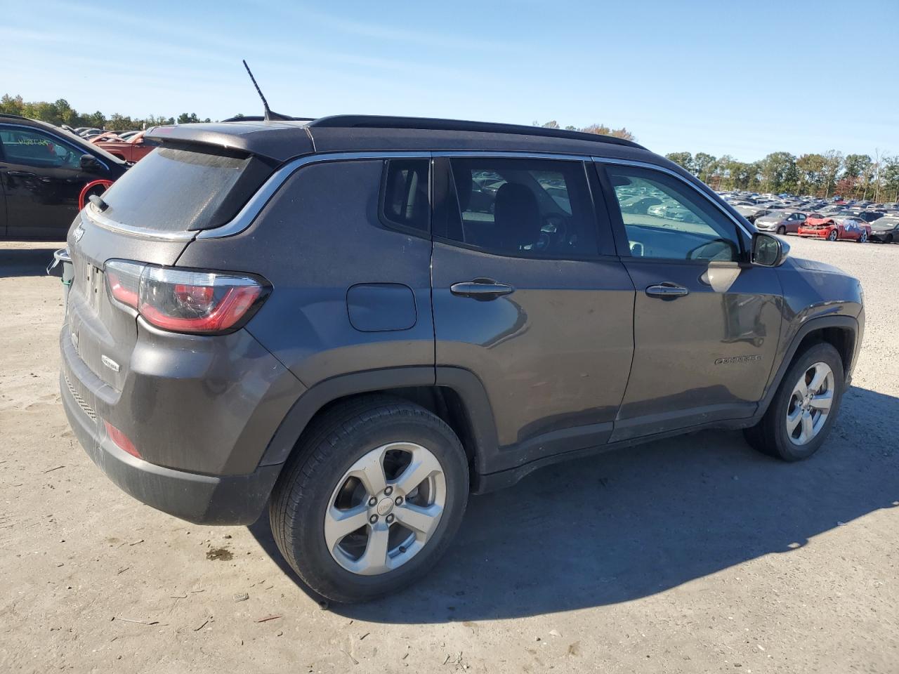 3C4NJDBB5KT839365 2019 Jeep Compass Latitude