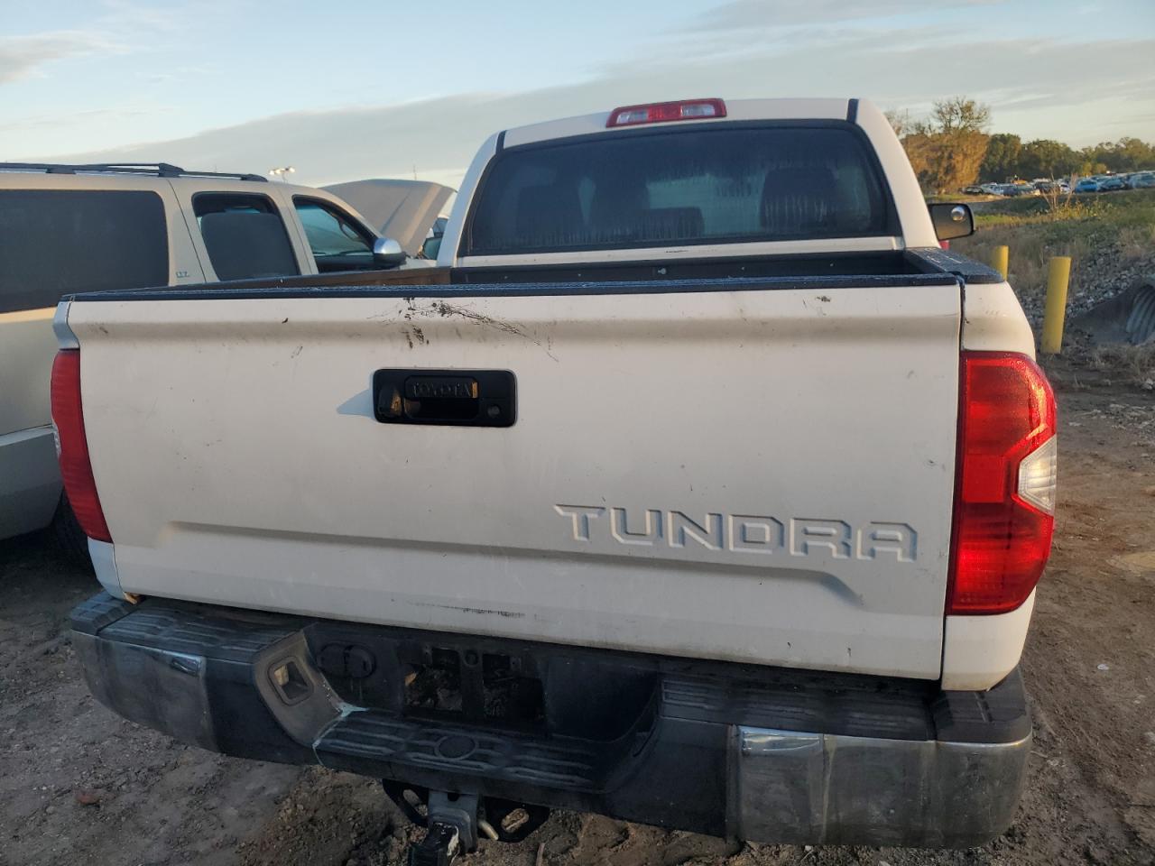 5TFEM5F16HX115812 2017 Toyota Tundra Crewmax Sr5