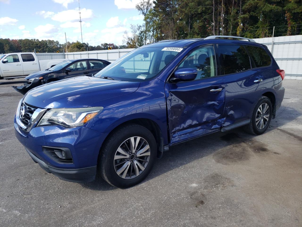 2017 Nissan Pathfinder - Image 1