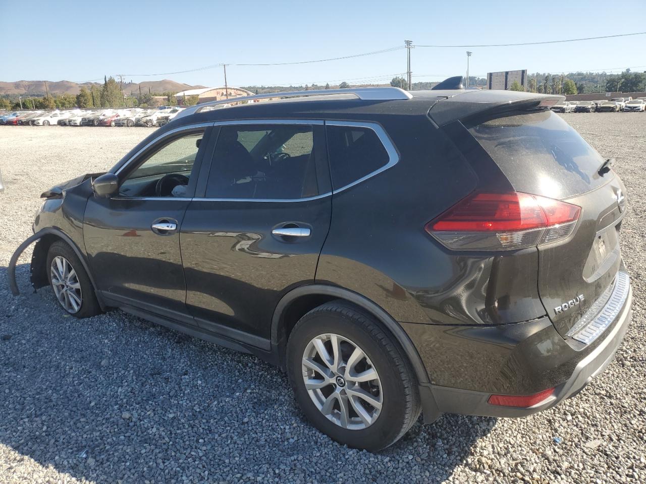 2017 Nissan Rogue - Image 2