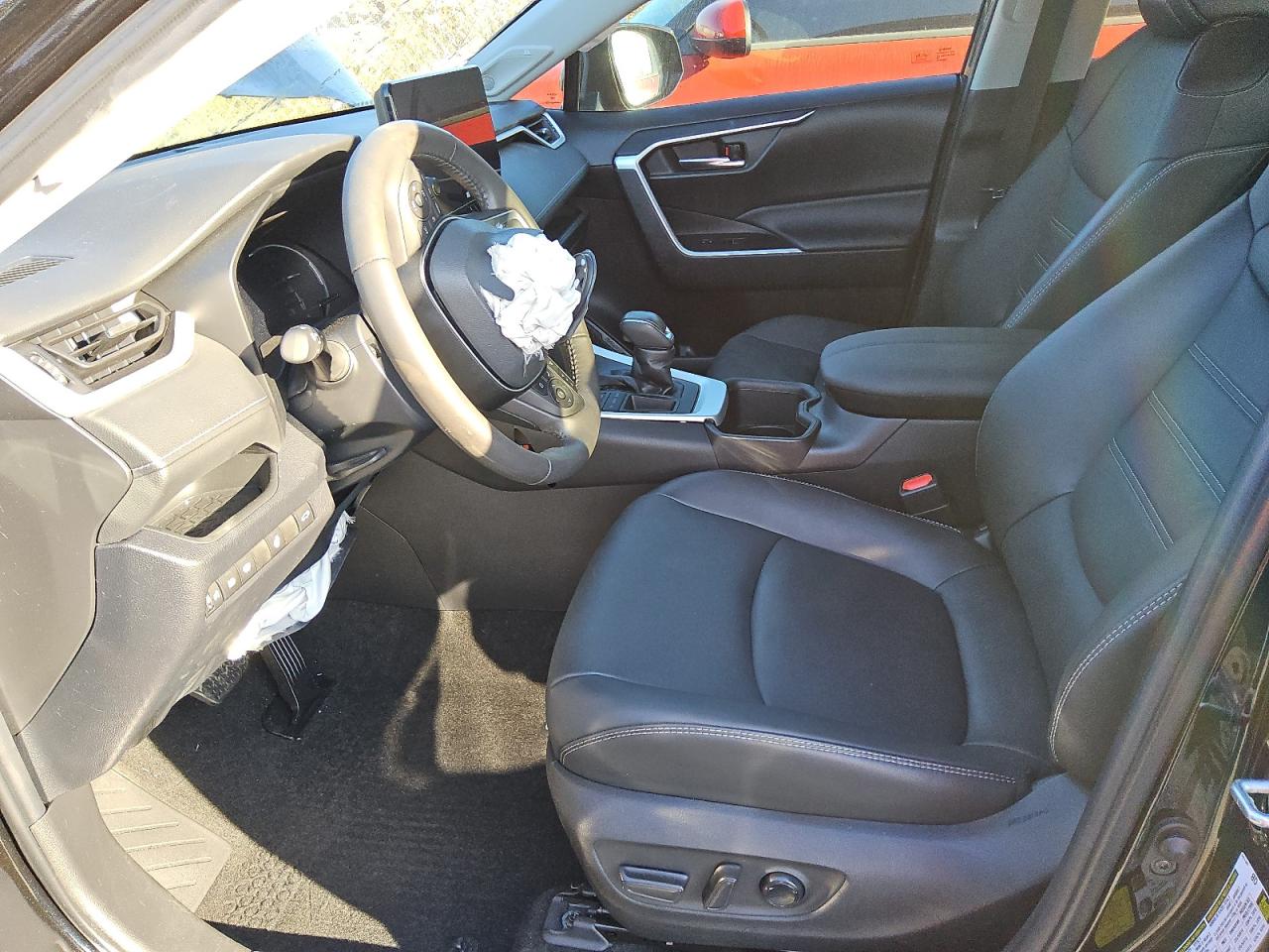 2023 Toyota RAV 4 - Image 7