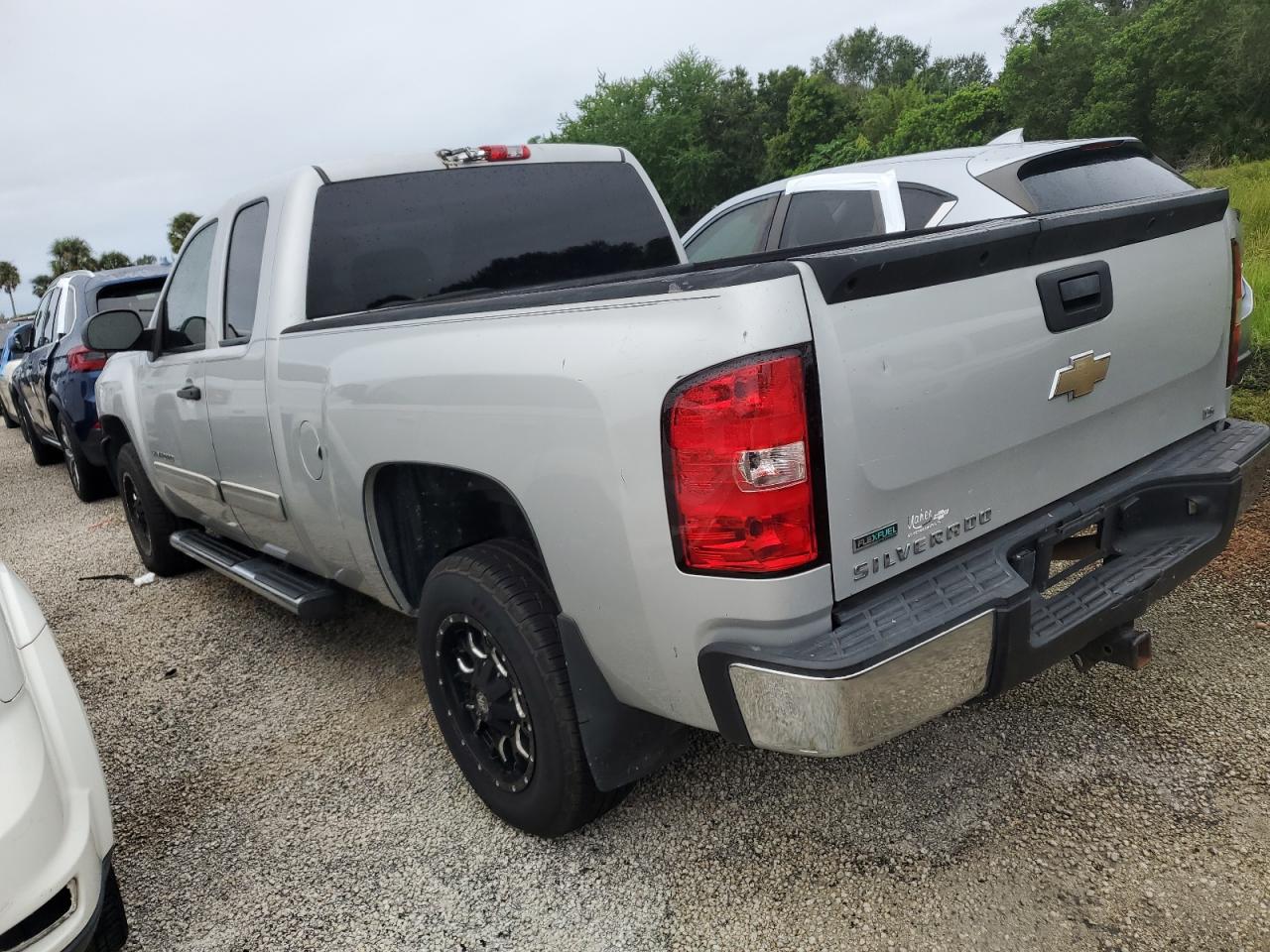 2011 Chevrolet Silverado - Image 2