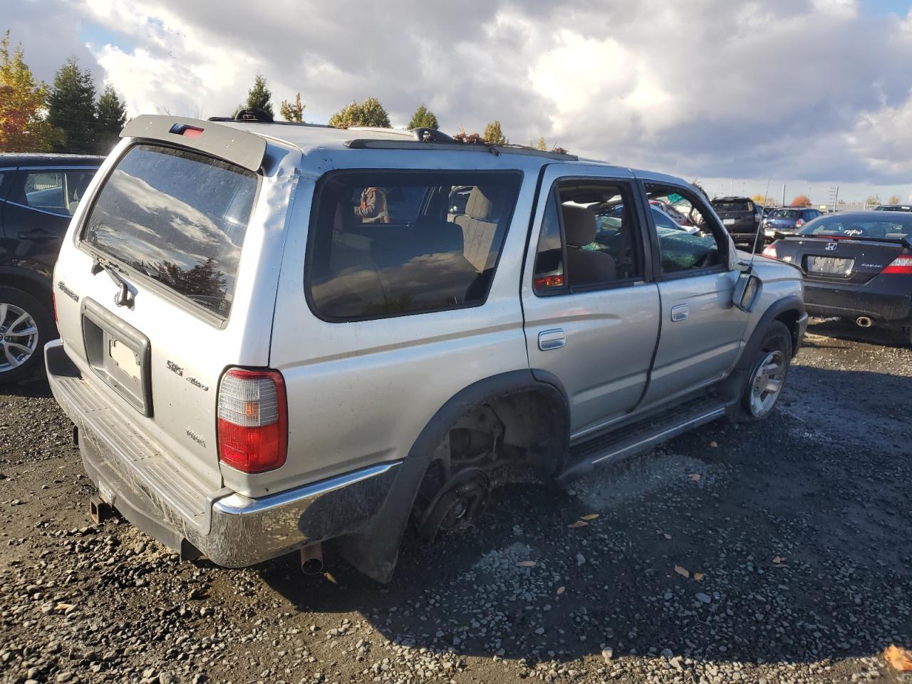 2000 Toyota 4Runner - Image 3