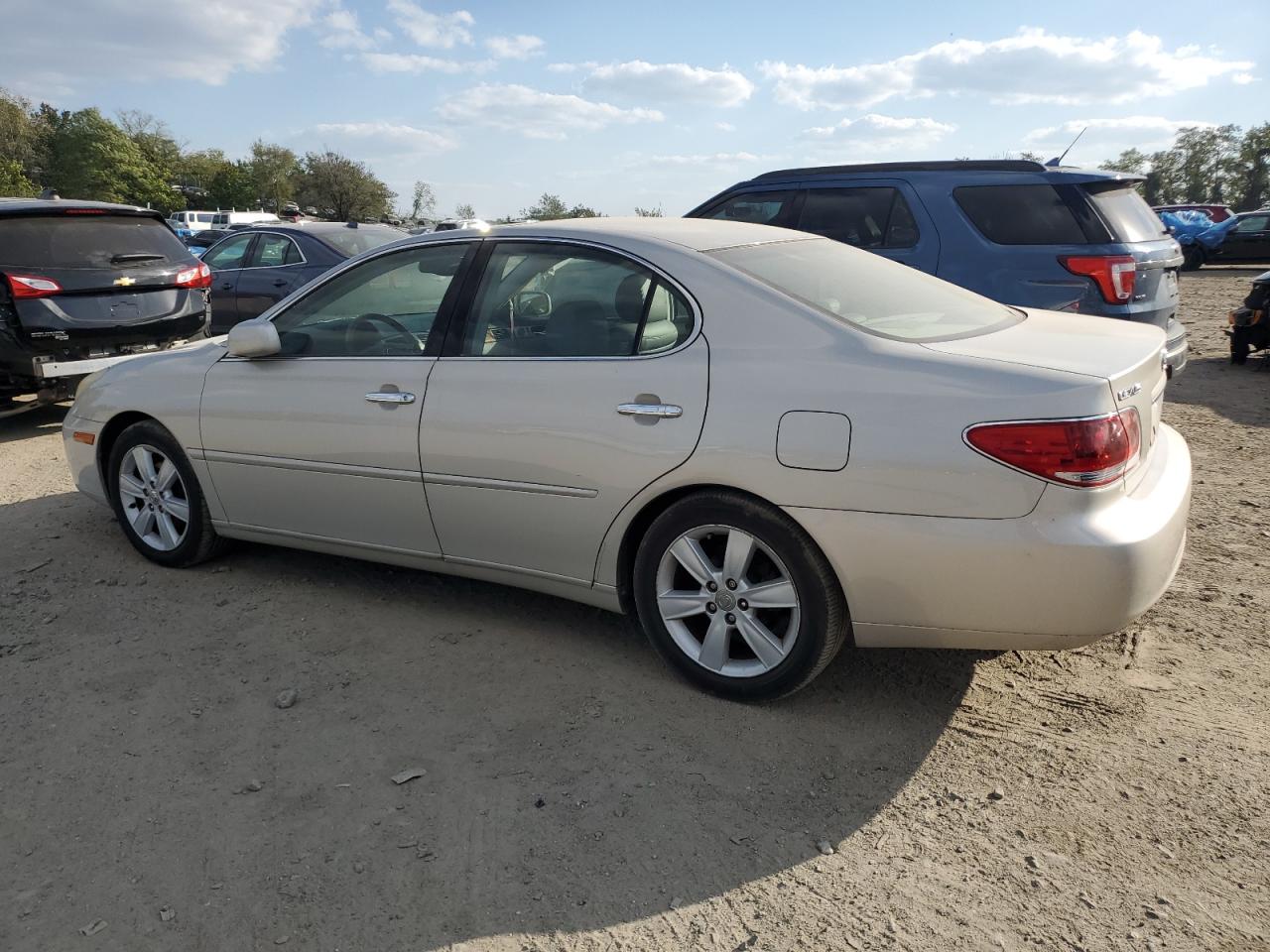 2005 Lexus ES - Image 2