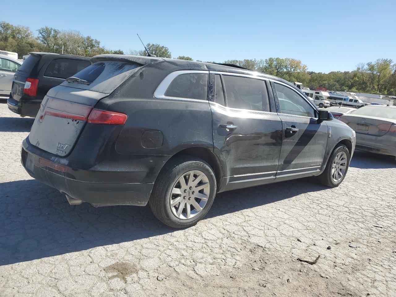 2017 Lincoln MKT - Image 3