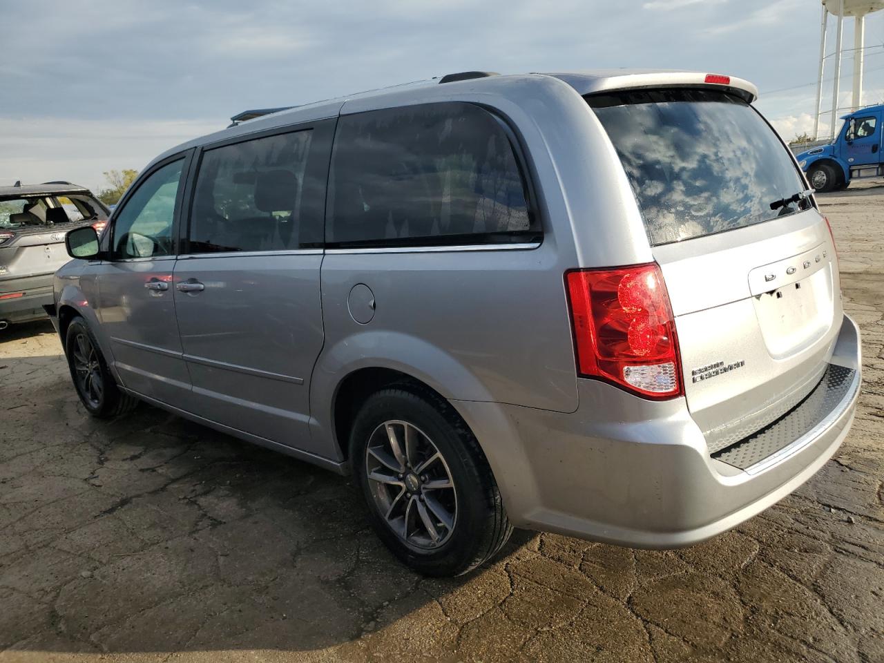 2016 Dodge Caravan - Image 2