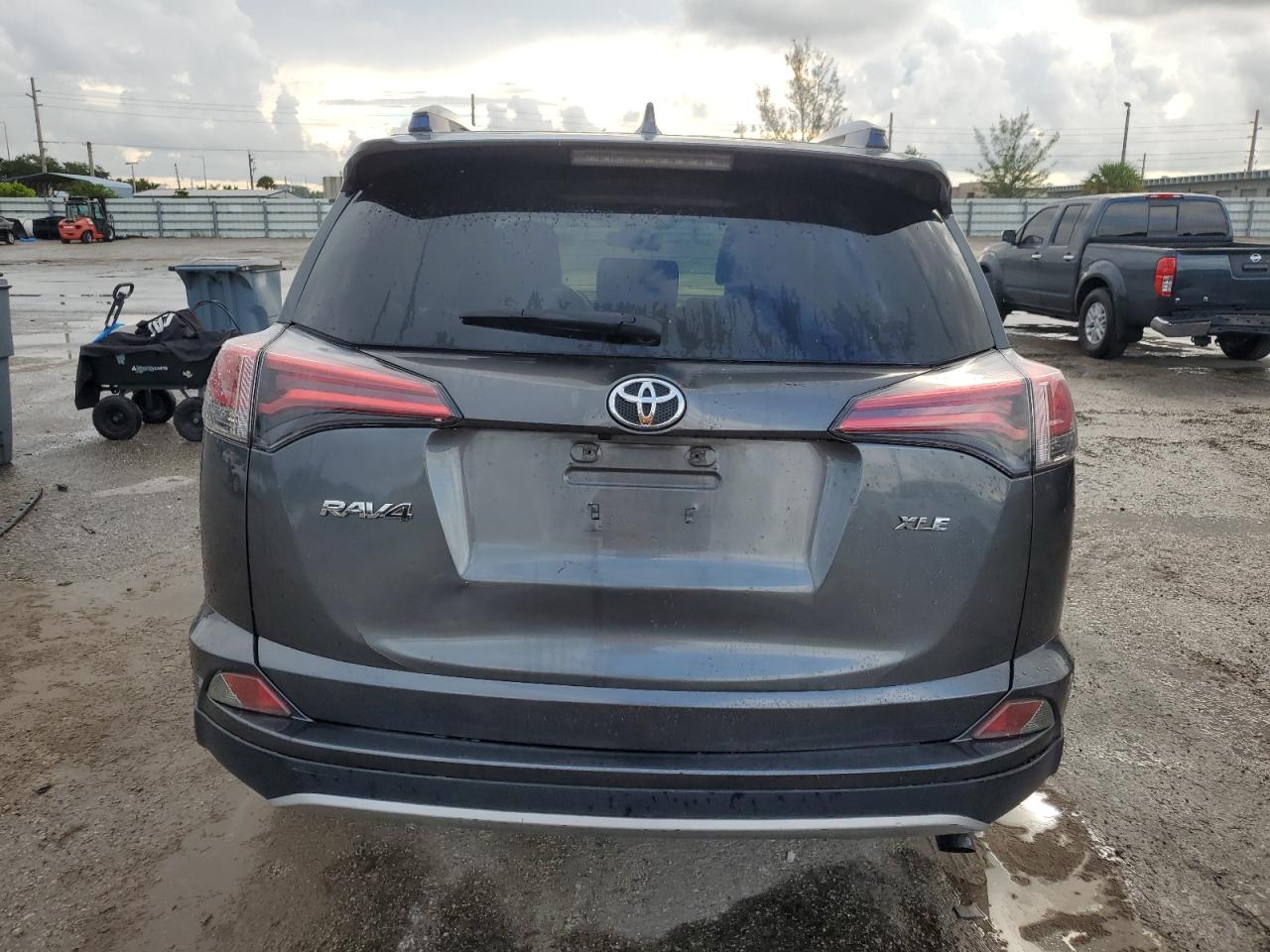 JTMWFREV2HD101868 2017 Toyota Rav4 Xle