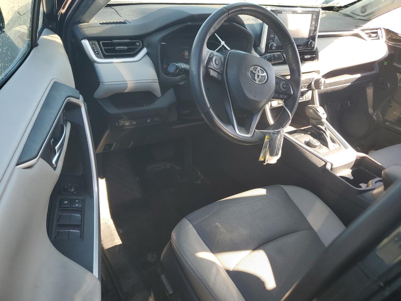 2021 Toyota RAV 4 - Image 8