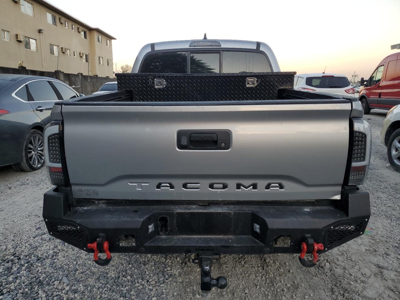 5TFAX5GN7JX130946 2018 Toyota Tacoma Double Cab