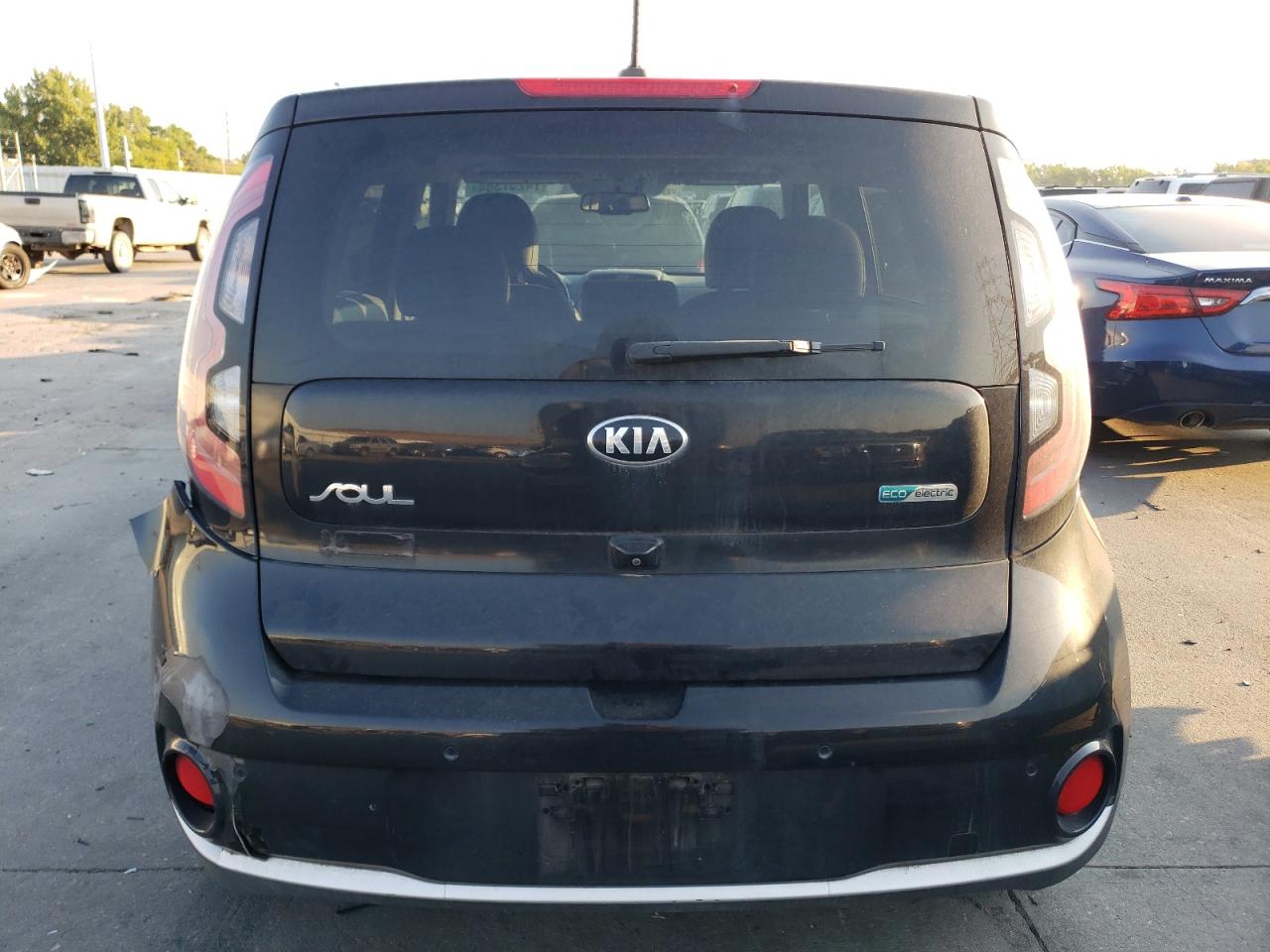 KNDJX3AE5J7026453 2018 Kia Soul Ev +