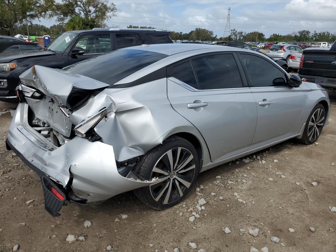 2020 Nissan Altima - Image 3