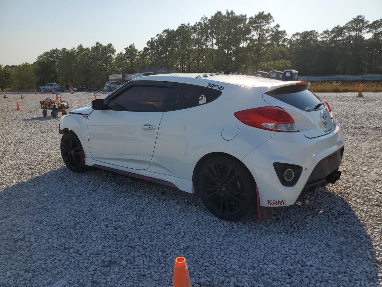 2016 Hyundai Veloster - Image 2