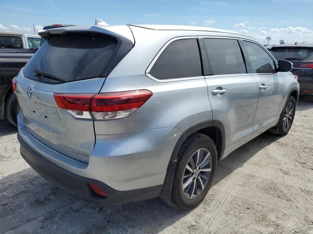  TOYOTA HIGHLANDER 2017 Серебристый