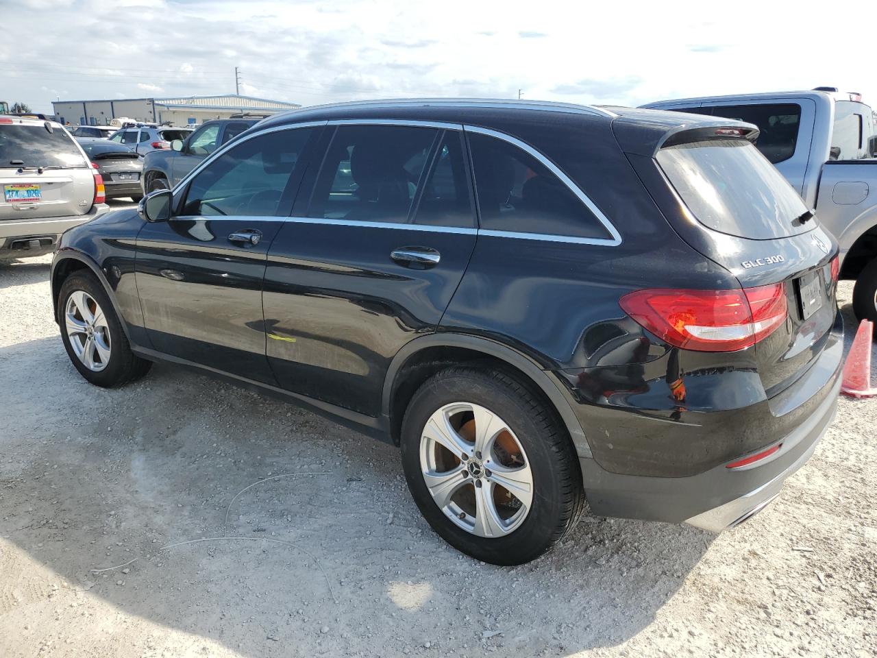 2017 Mercedes-Benz GLC - Image 2
