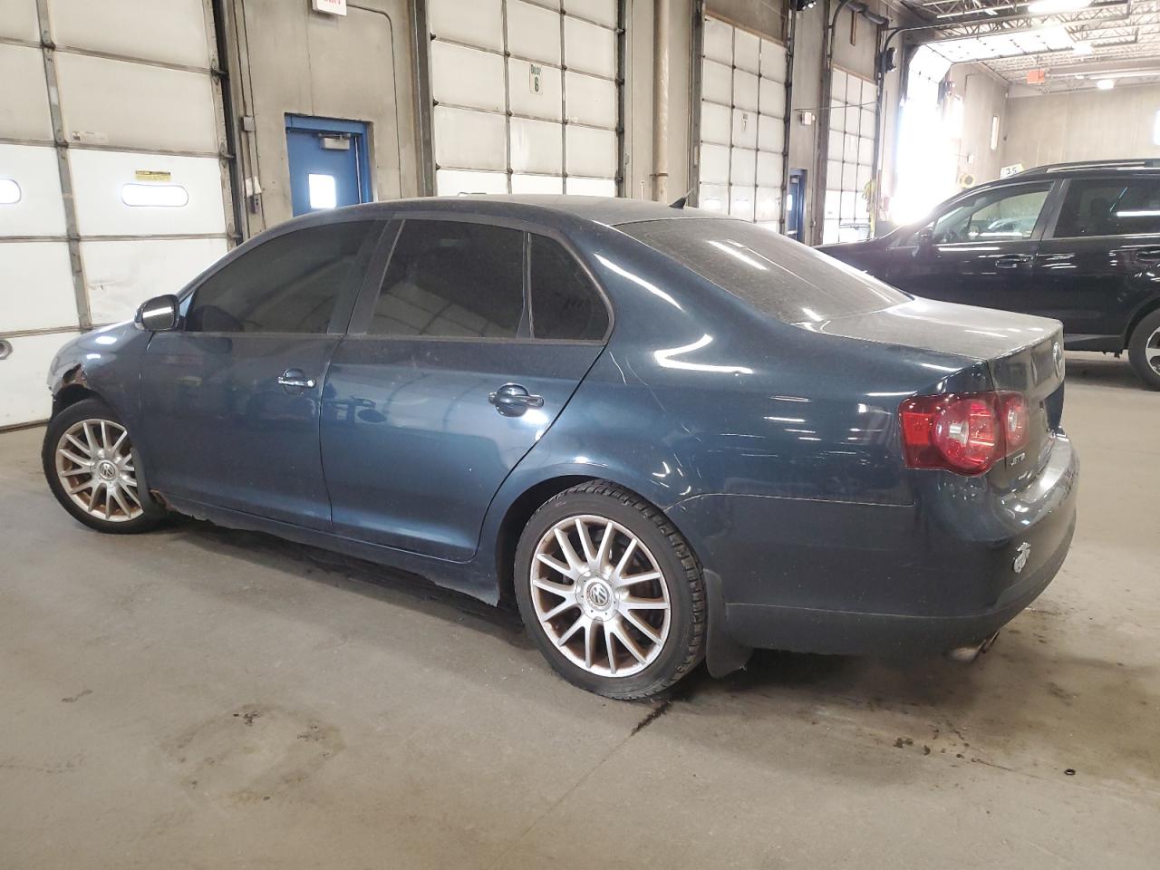 2009 Volkswagen Jetta - Image 2