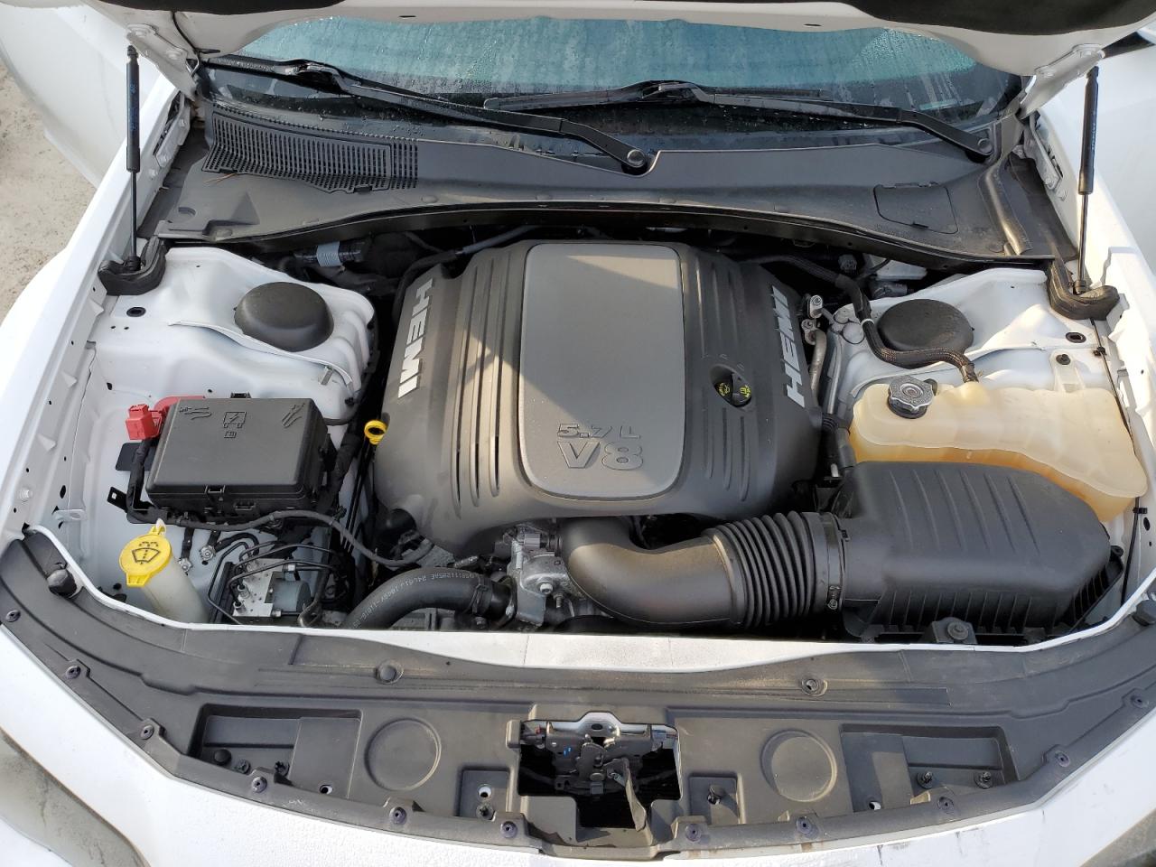 2019 Chrysler 300 - Image 11