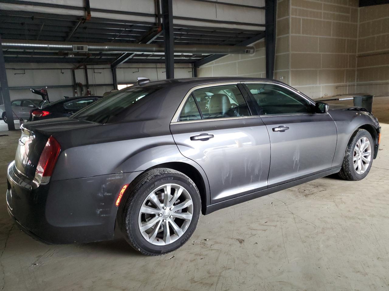 VIN 2C3CCARG1GH183137 2016 CHRYSLER 300 no.3