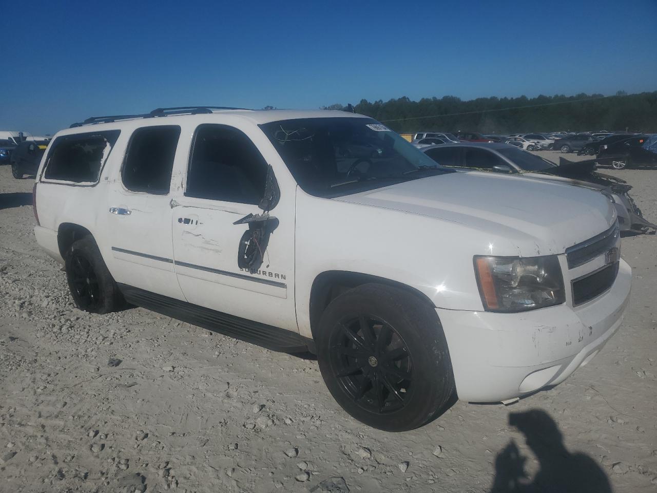 2014 Chevrolet Suburban - Image 5