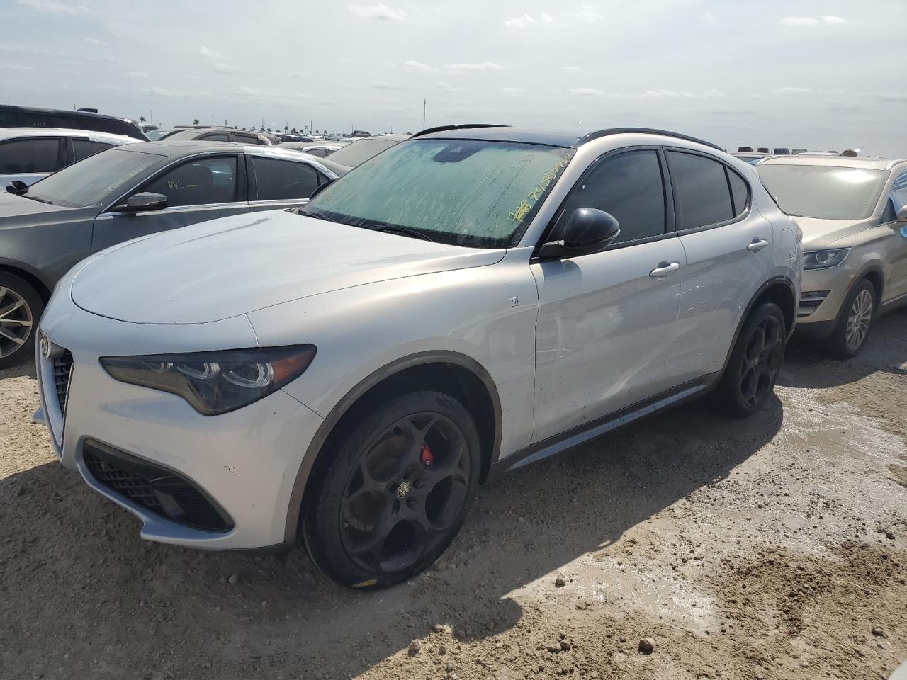 VIN ZASPAKBN5R7D81081 2024 ALFA ROMEO STELVIO no.1