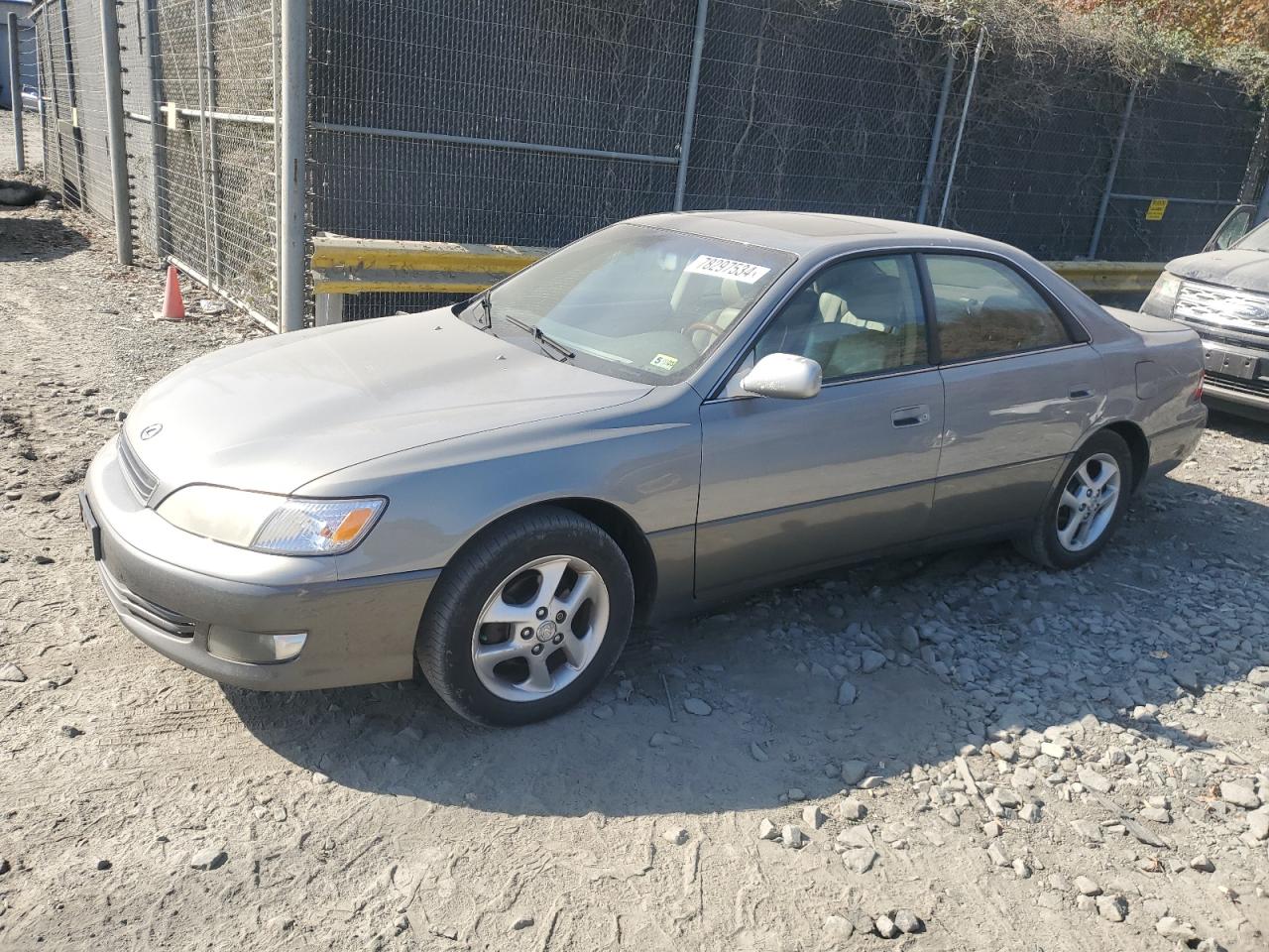 2001 Lexus ES - Image 1