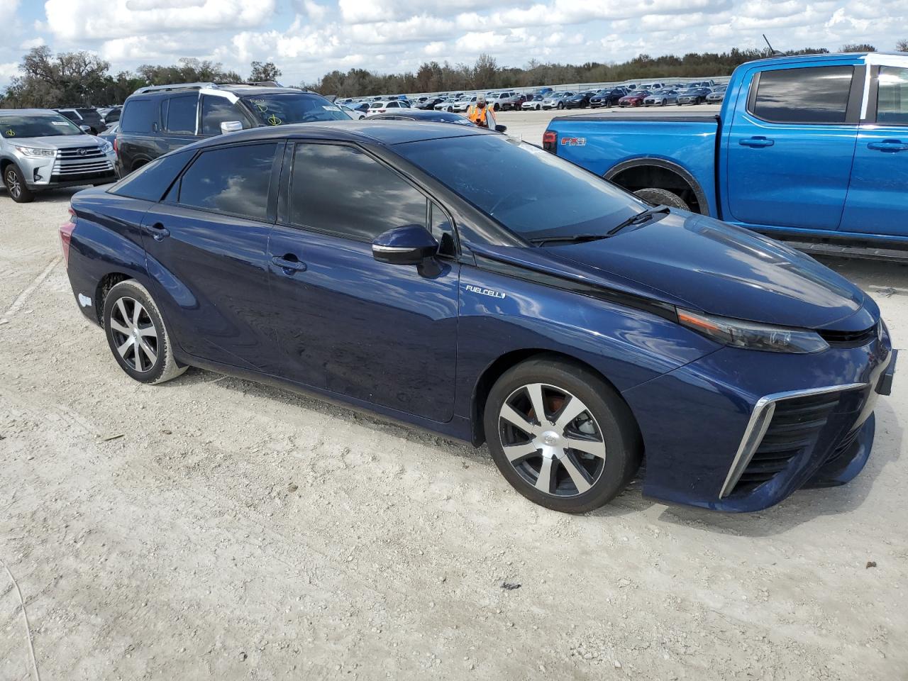 VIN JTDBVRBD1HA001095 2017 TOYOTA MIRAI no.4