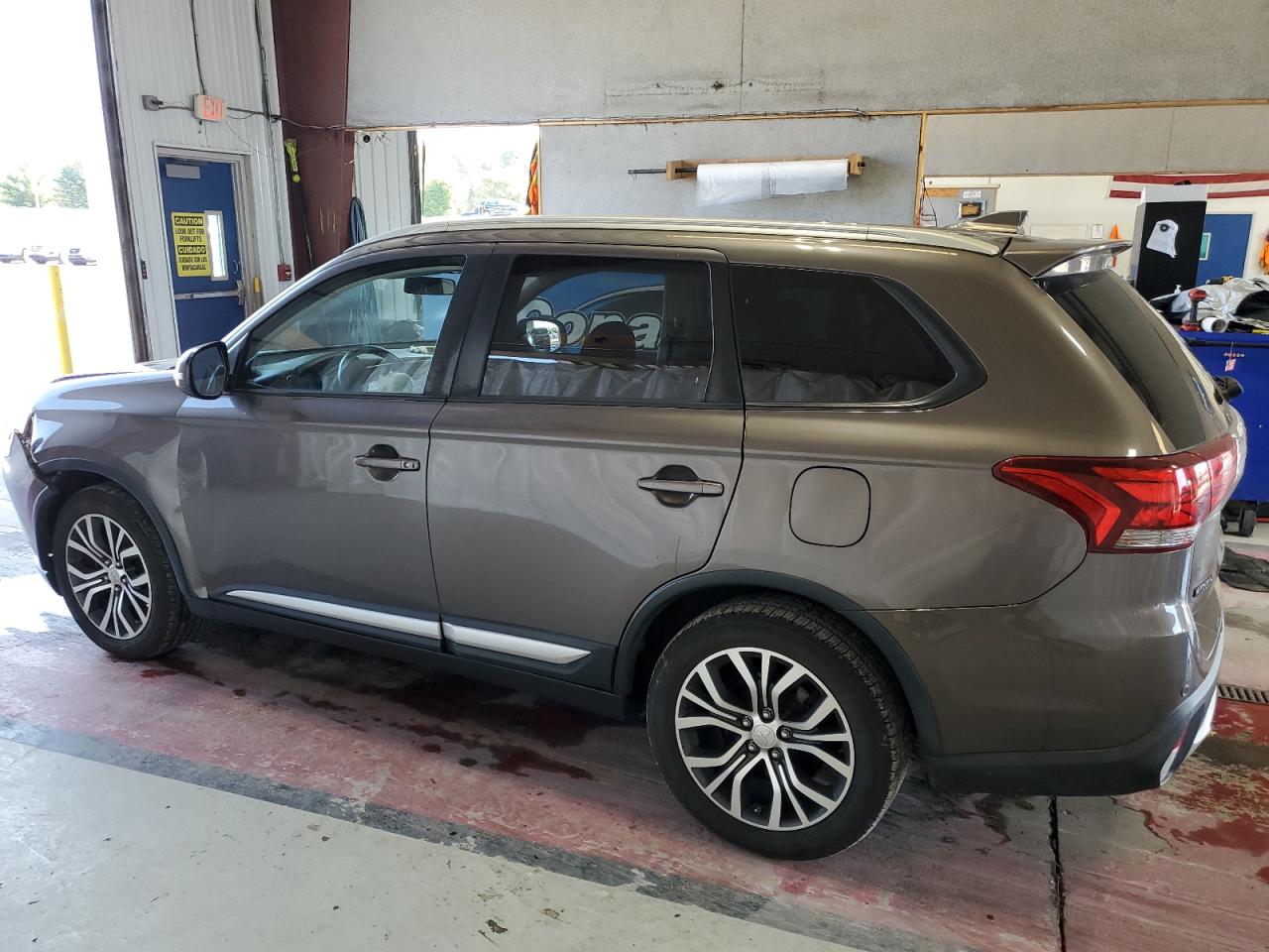 JA4AZ3A32HZ003391 2017 MITSUBISHI OUTLANDER - Image 2