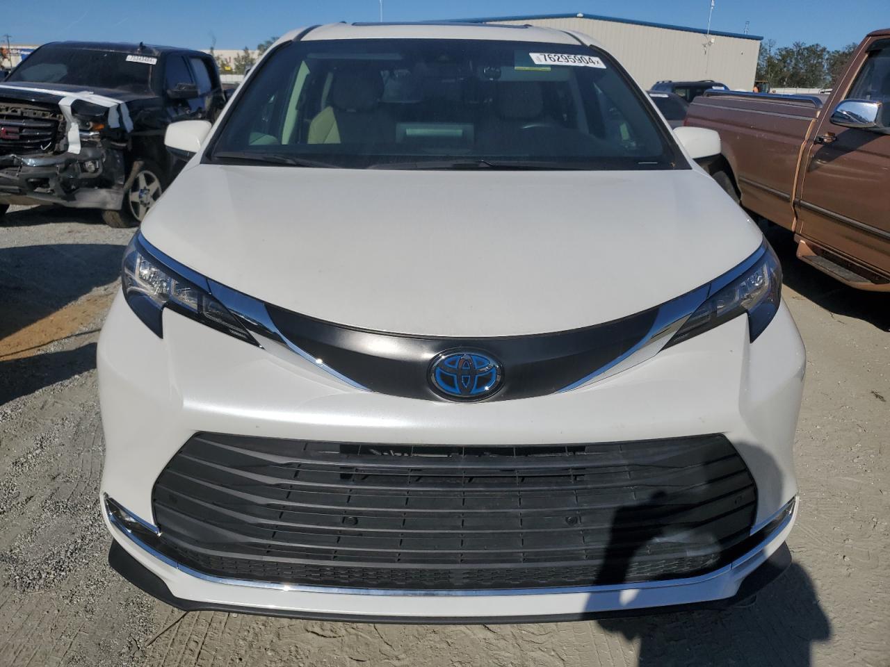 5TDYRKEC8NS104604 2022 Toyota Sienna Xle