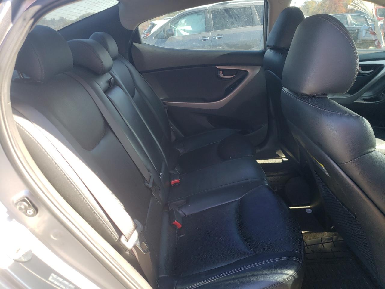 2012 Hyundai Elantra - Image 10