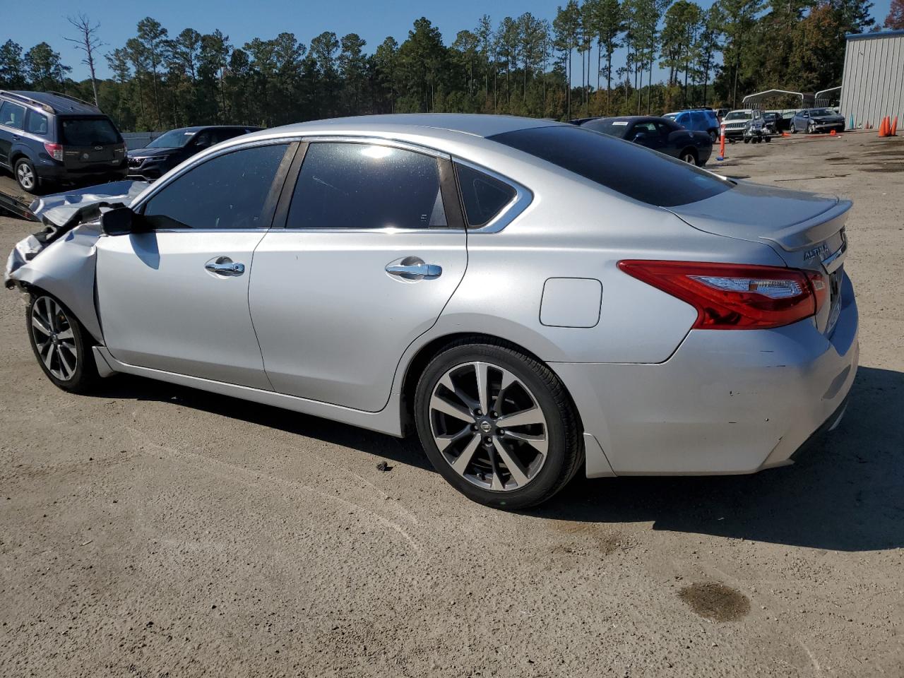 2016 Nissan Altima - Image 2