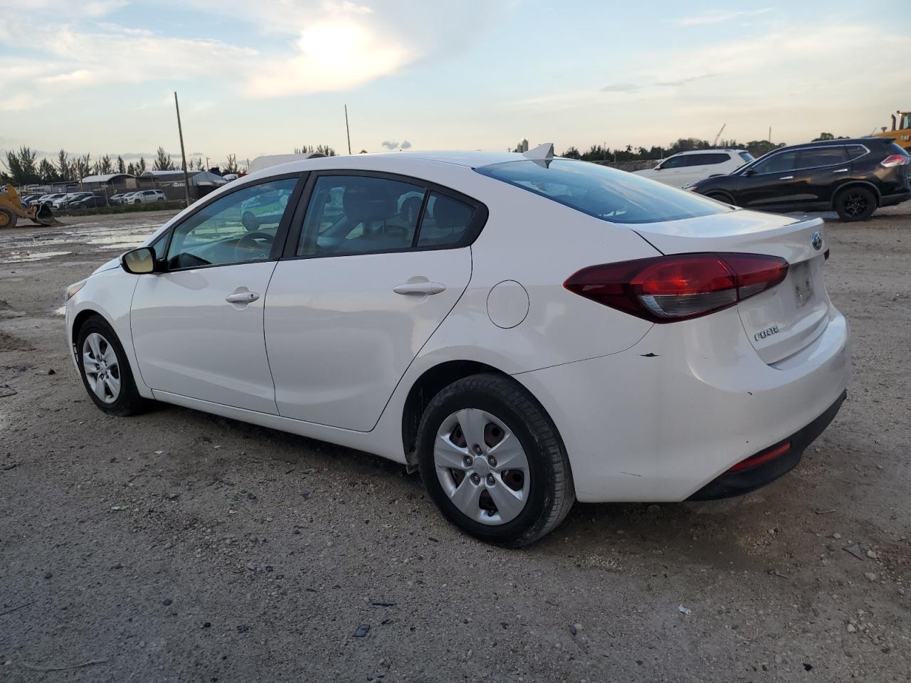 3KPFK4A70HE069006 2017 KIA FORTE - Image 2